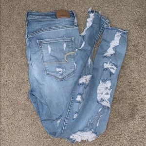 Very ripped high waisted jeans